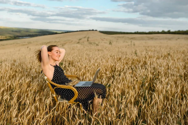 Young Woman Freelancer Working Computer Outdoors Wheat Field She Sitting — Foto Stock