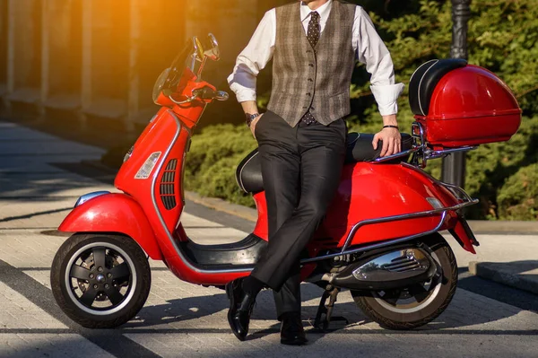 Close Picture Man Classic Vest Red Vintage Motorbike Scooter — Stock Photo, Image