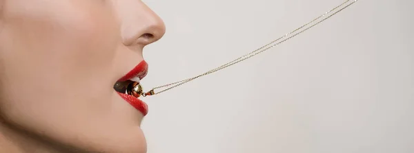 Close Womans Mouth Holding Gold Jewelry Her Teeth Jewelry Concept — Stock Photo, Image