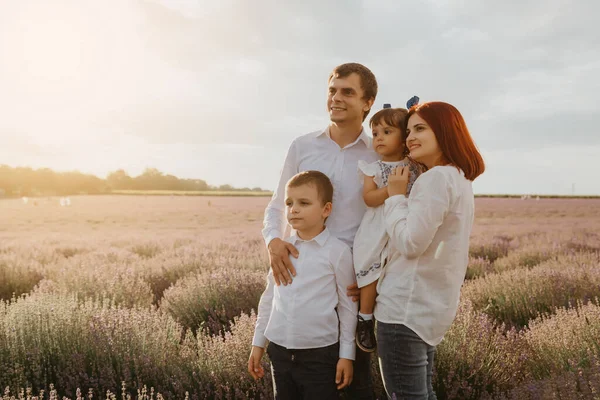 Laterla View Young Happy Family Father Mother Son Daughter Posing — Stock Photo, Image