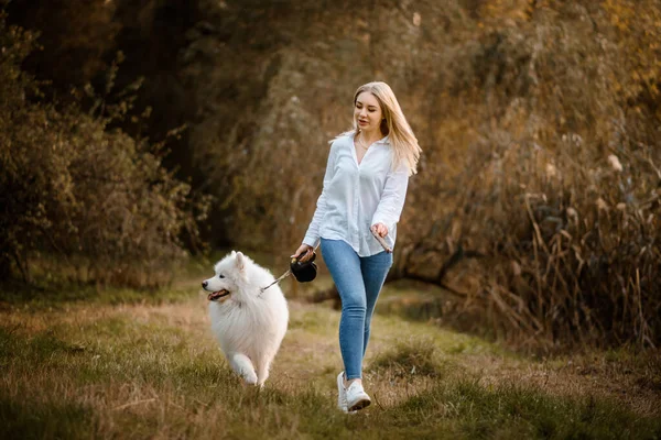 Young Beautiful Woman White Shirt Walking Outdoors Park Her White — Zdjęcie stockowe