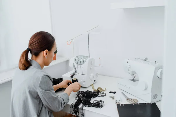 Needlewoman Arranging Her Workplace Table Overlock Machine Sewing Machine — Photo