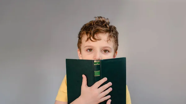 Educación Concepto Divertido Fácil Niño Niño Feliz Está Sentado Sobre — Foto de Stock