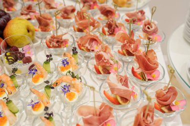 Düğün masası abur cuburlarını kapatın.