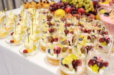 Düğün masası abur cuburlarını kapatın.