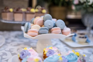 Düğün resepsiyonu, çikolatalı şekerler, kurabiyeleri kapatın.