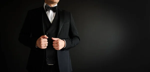 Close Man Who Arranging His Black Suit Black Background Copy — Stock Photo, Image