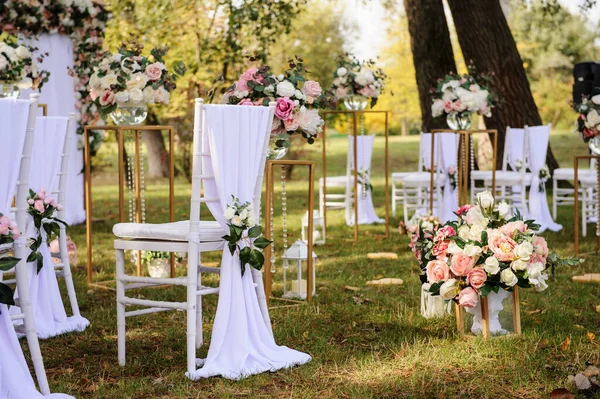 Preparación Para Una Ceremonia Boda Aire Libre Parque Bosque Arco — Foto de Stock