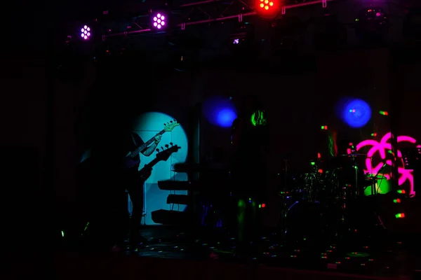 Silhouette Guitariste Sur Scène Avec Lumière Spectacle — Photo