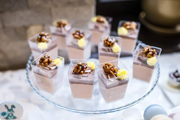 Düğün resepsiyonu. Parti şekerleme masası.