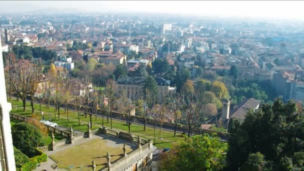 Vista a la ciudad de Bérgamo, Italia . — Vídeo de stock
