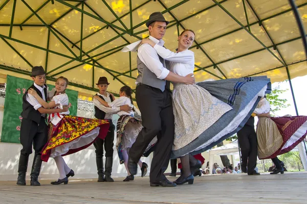 Hungarian Folk Dancing — Stock Photo, Image