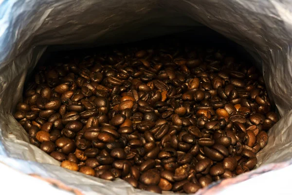 Alüminyum folyo kahve torbası. Fotoğrafı kapat.