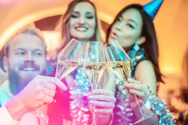 Joyful multiracial friends toasting the flute of champagne — Stock Photo, Image