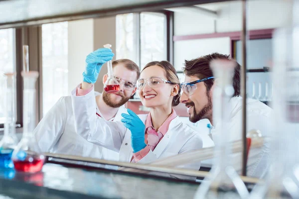 Scientific Chemists synthesizing a new compound — Stock Photo, Image