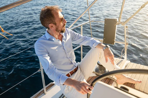 Sophisticated Man Steering His Yacht Ocean — Stock Photo, Image