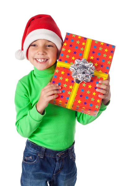 Lächelnder Junge mit Geschenkbox — Stockfoto