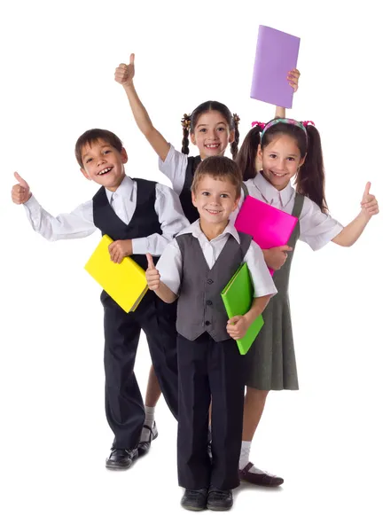 Des enfants souriants debout avec des livres Photo De Stock