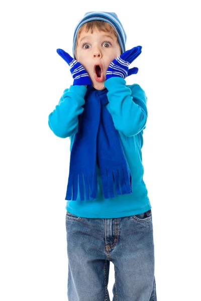 Verblüffter Junge in Winterkleidung — Stockfoto