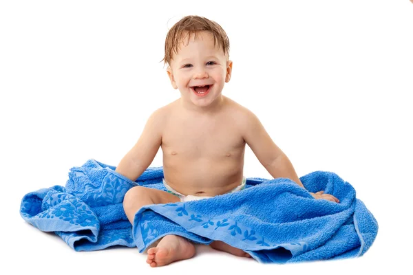 Sonriente niño en toalla —  Fotos de Stock