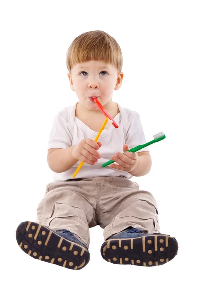 Kleiner Junge mit Zahnbürste im Mund — Stockfoto