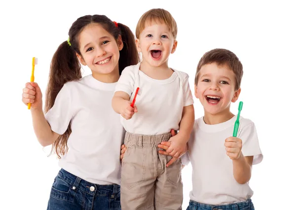 Famille heureuse avec brosses à dents Image En Vente