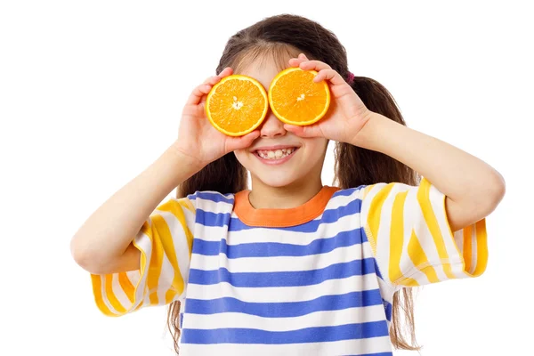 Menina engraçada com frutas nos olhos — Fotografia de Stock