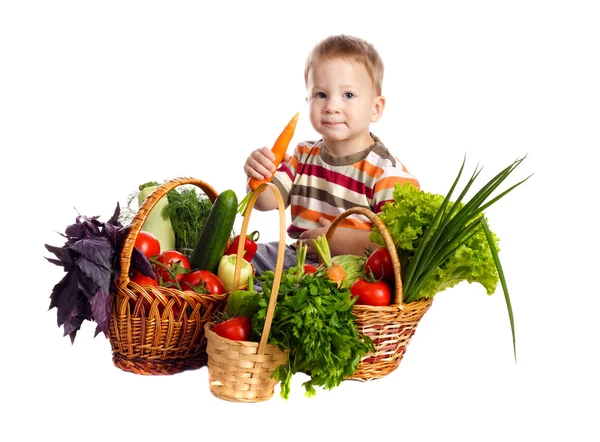 Liten pojke med grönsaker — Stockfoto