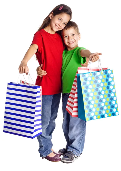 Enfants heureux avec des sacs à provisions — Photo