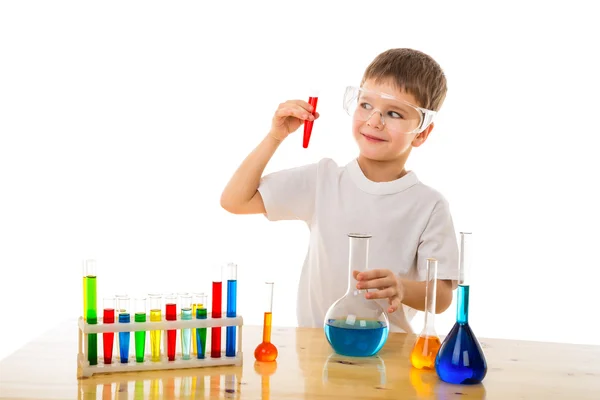 Kimyasal deney yapma çocuk — Stok fotoğraf