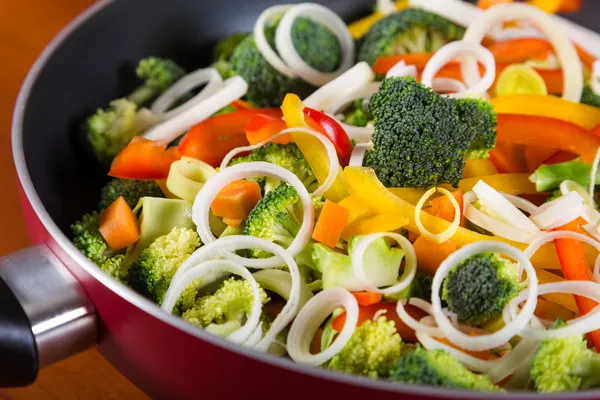 Koekenpan met groenten — Stockfoto