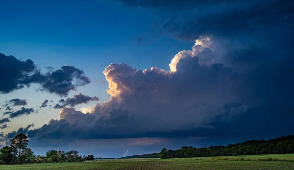 Nuvens Chuva Escura Céu Noite Antes Tempestade Paisagem Rural Verão — Fotografia de Stock