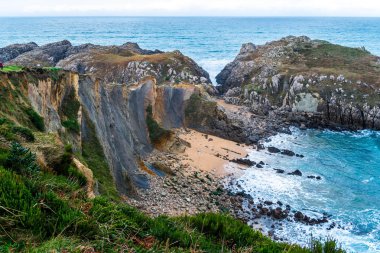 Uçurumun kıyısında