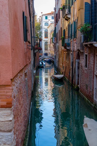 Karanlık Venedik kanal — Stok fotoğraf