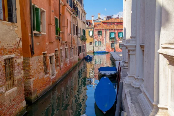 Venice Channel Behind the Church — Stock Photo, Image