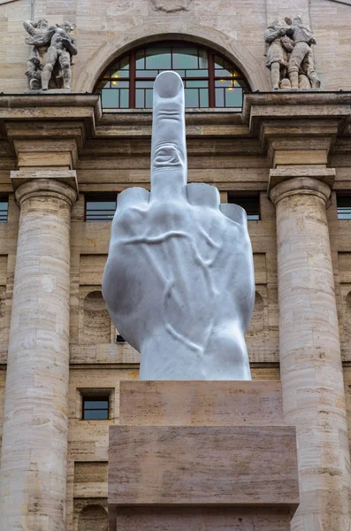 Orta parmak heykel — Stok fotoğraf