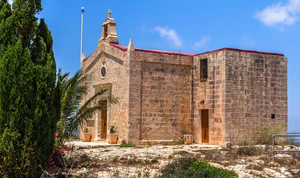 Capilla del Bingemma Detrás de los Árboles —  Fotos de Stock