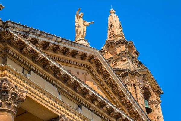 Detalhe do telhado da Igreja de São Públio — Fotografia de Stock