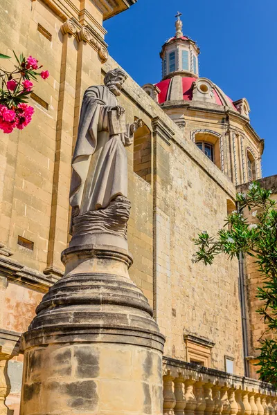 Statue der Sannat-Kirche — Stockfoto