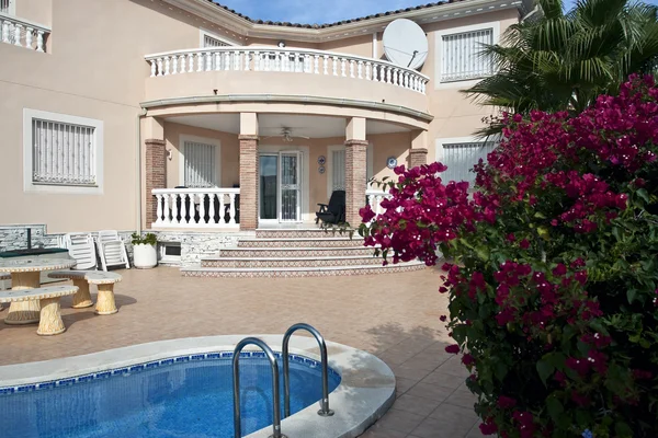Spanish luxury villa. — Stock Photo, Image
