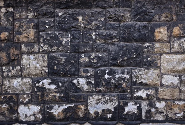 Старая кирпичная (каменная, скальная) стена — стоковое фото