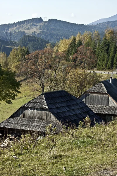 Landelijke scène van traditionele boerderij hooiberg — Stockfoto