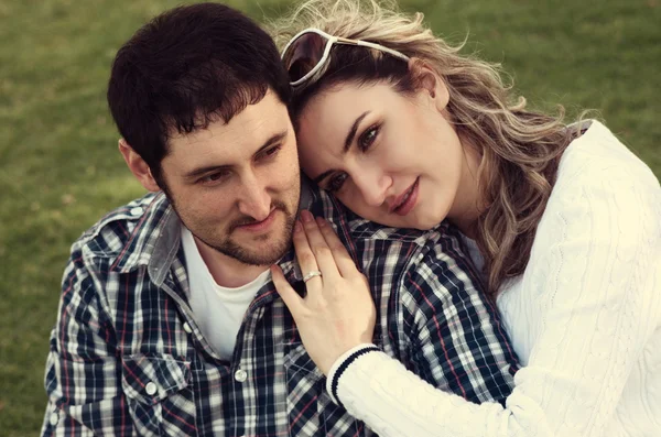 Couple outdoors — Stock Photo, Image