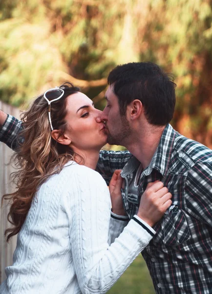 Couple outdoors — Stock Photo, Image