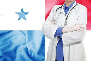 Doktor bayrak sallıyor.