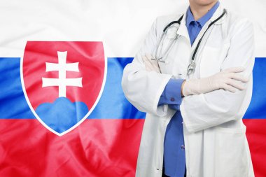 Doktor bayrak sallıyor.