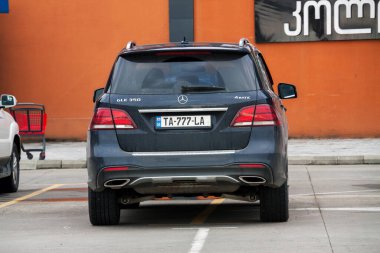 Batum. Gürcistan - 19 Mart 2021: Mercedes Batum sokaklarında