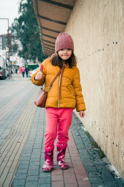 Kleines Mädchen Herbst Freien — Stockfoto