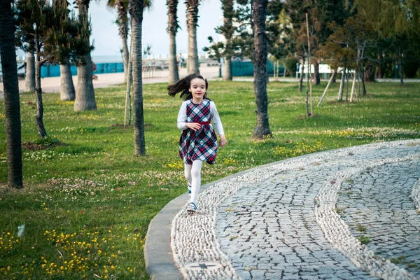 Little Girl Having Fun Outdoors — Stock Photo, Image