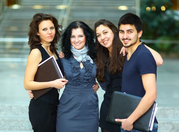 Groep van vrolijke studenten. — Stockfoto